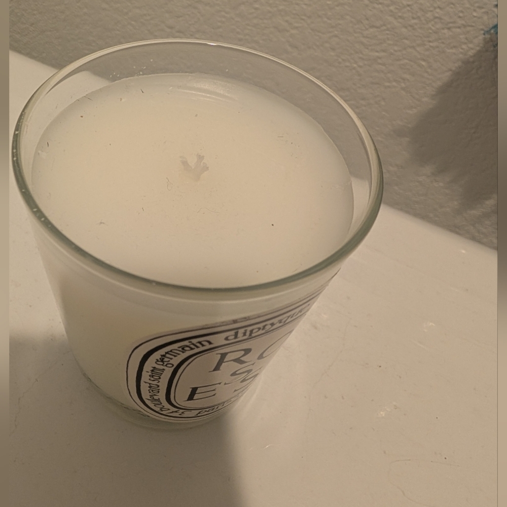 Diptyque Roses Candle 190g - Picture 2 of 4
